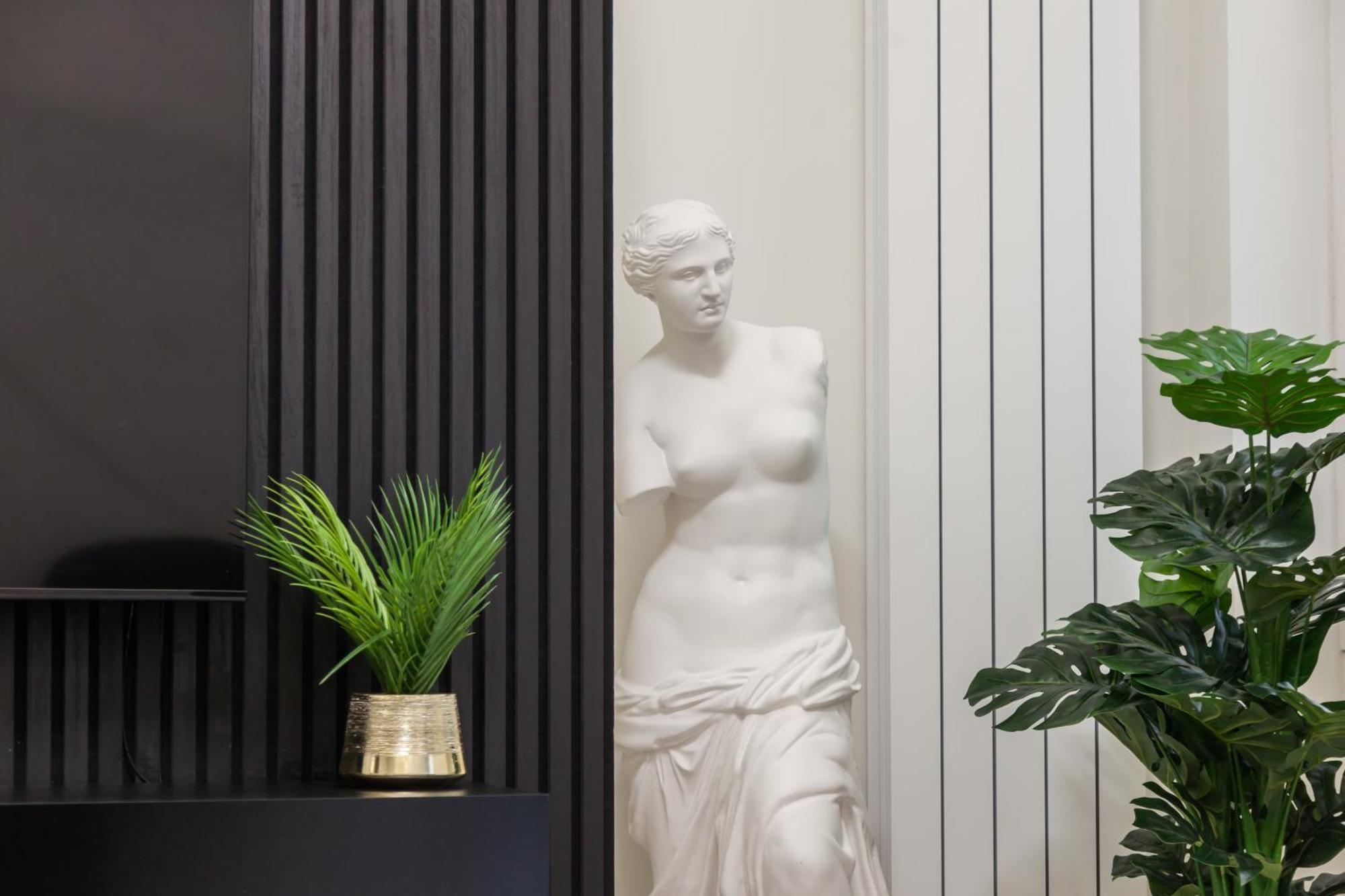 Italian Fashion Suite - Luxurious Marble City Center Milan Exterior photo